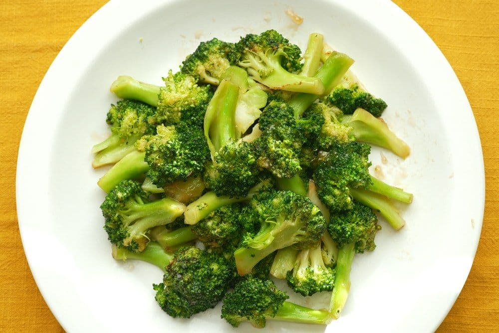 Homestyle Stir-Fried Broccoli (炒西蘭花)